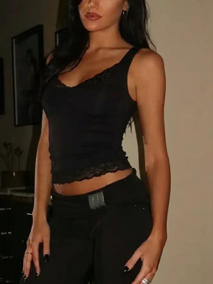 Top court en dentelle noire pour femme