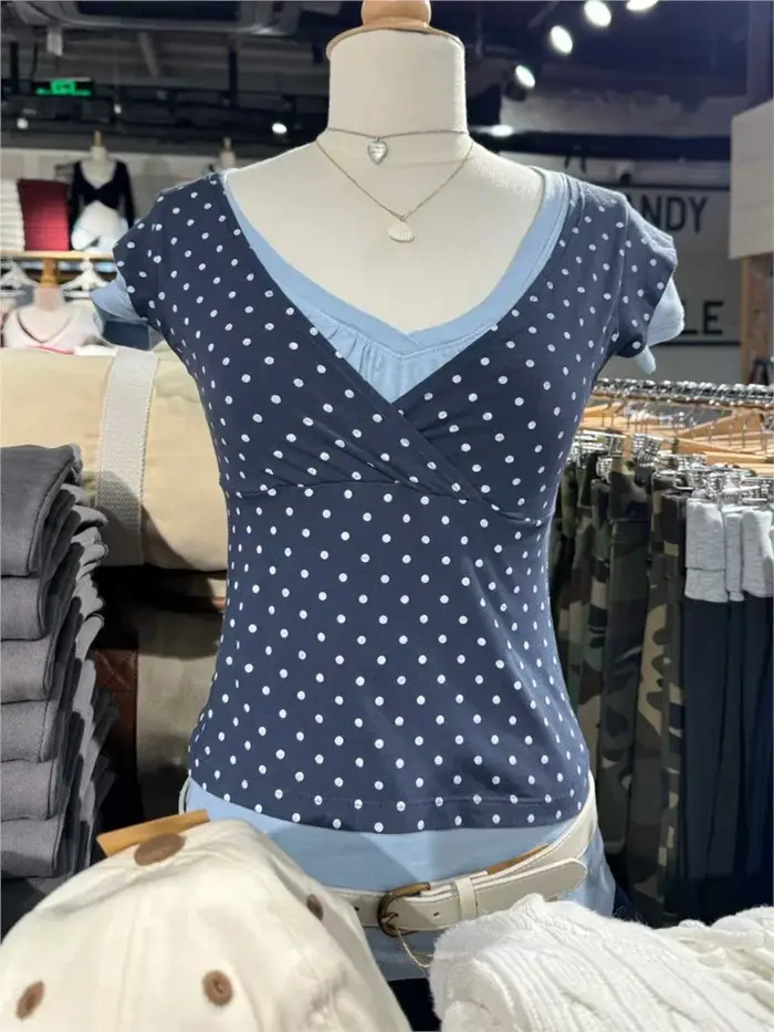 T-shirts sans manches à col en V à pois bleu marine pour femmes
