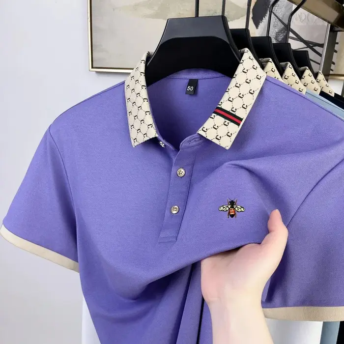 Polo à manches courtes de marque de luxe légère T-shirt à revers bloqué de couleur brodée d'abeille vêtements décontractés pour hommes nouvelle collection été