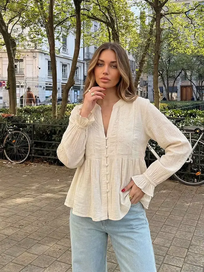 Chemisier beige vintage brodé pour femme HH