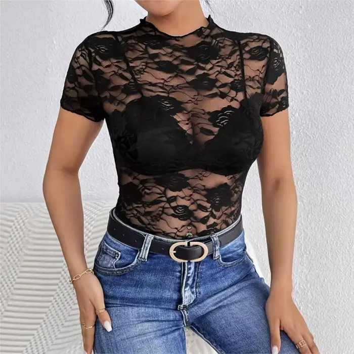 Nouveau T-shirt noir à col montant orné de dentelle, coupe ajustée, pour femme