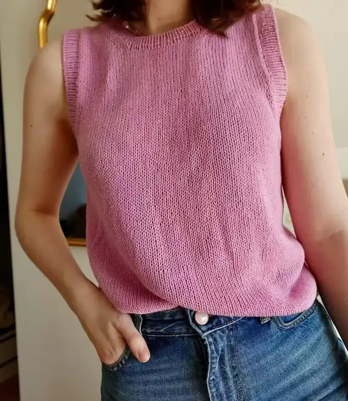 Gilet tricoté sans manches à col rond pour femme, style minimaliste, tendance et polyvalent, à porte