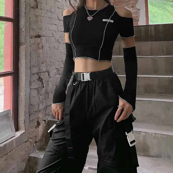 T-shirts gothiques noirs en Patchwork, manches asymétrique épaule dénudée, haut court Y2k, ourlet à
