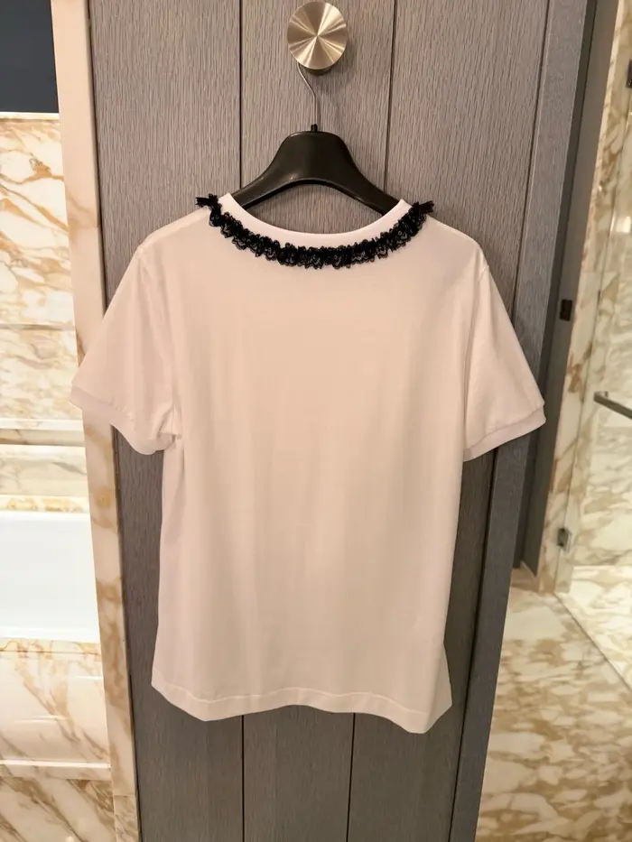 T-shirt élégant pour femme avec col en dentelle brodé – Haut confortable en pur coton doux