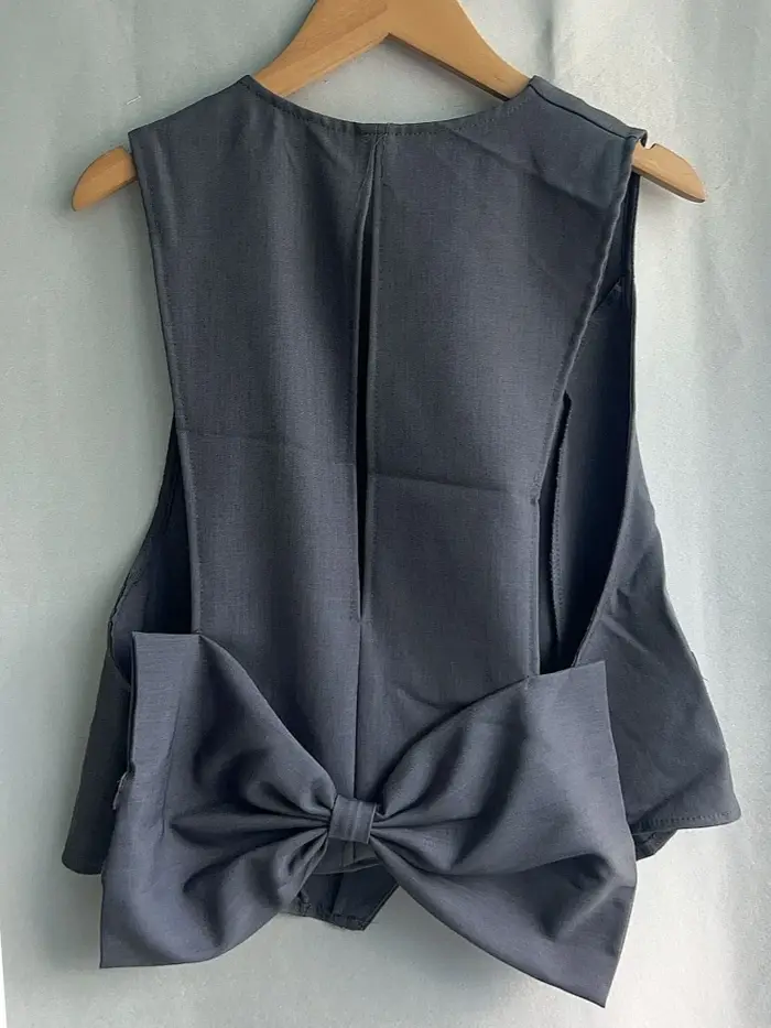 Gilet sans manches gris simple et tendance pour femme