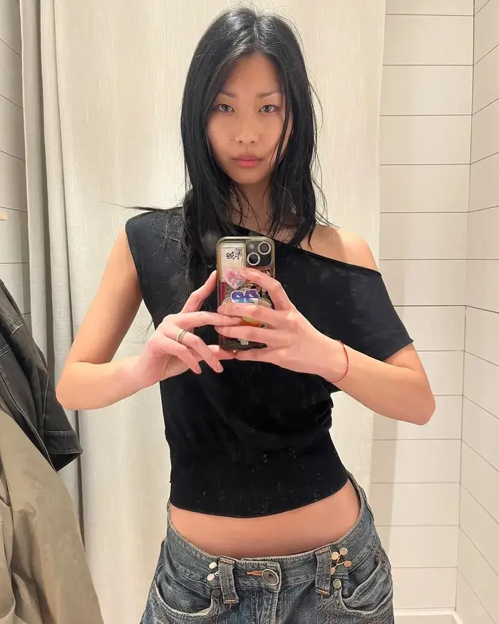 Tank Top Noir à Épaules Découpées, T-shirt Tricoté Léger et Élégant à Col en V
