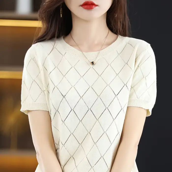 T-shirt à manches courtes et col rond pour femme