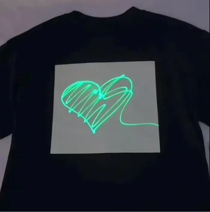 T-shirt interactif qui brille dans la nuit