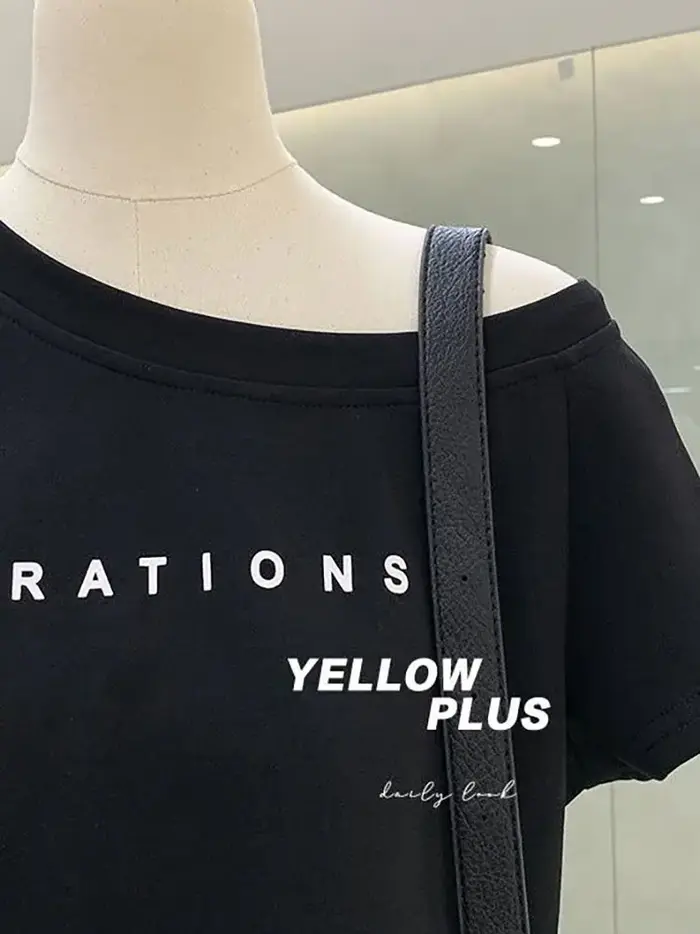 Épaules dénudées T-shirt à manches courtes femmes coupe ajustée chauve-souris été haut court lettre bouton tunique basique décontracté une épaule t-shirts