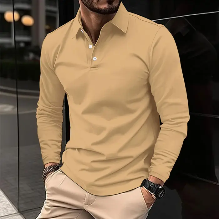Cette chemise pour homme de haute qualité présente un tissu uni décontracté et convient à la fois aux occasions professionnelles et au golf.