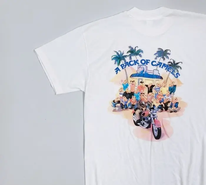 T-shirt vintage des années 1990 Camel Cigarettes « A Pack of Camels » à manches courtes, chemise Camel Joe des années 90, RJ Reynolds Tobacco, tee-shirt des années 1990