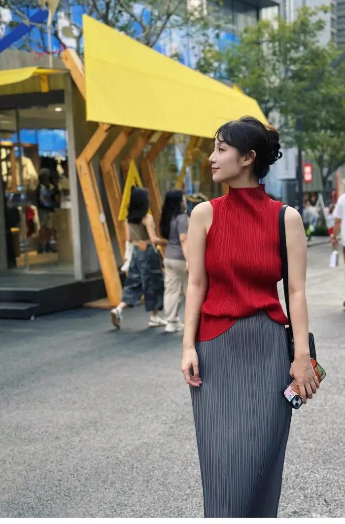 Haut plissé Miyake pour femme, nouvelle collection été, design original, sans manches, col montant, coupe ample, effet amincissant, avec t-shirt intérieur