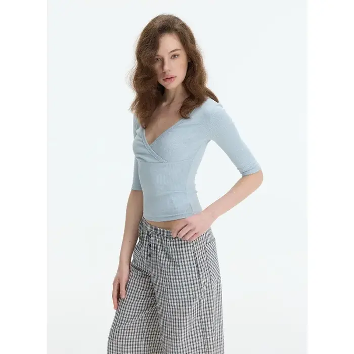 T-shirt côtelé à col en V croisé pour femme