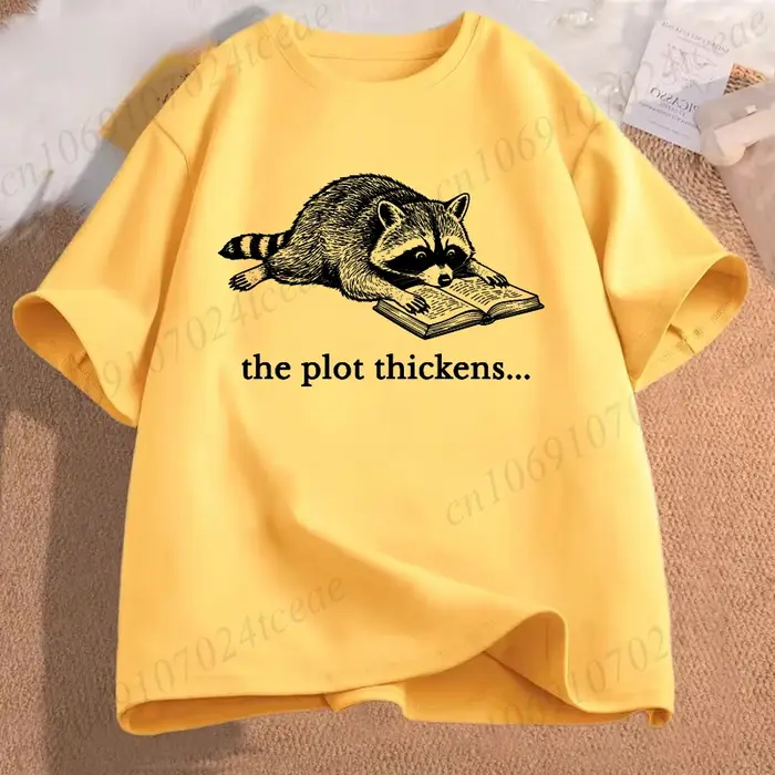 T-shirt graphique Raccoon Bookish – Pour les amoureux des livres et de la littérature – Unisexe – Hommes et Femmes – Manches Courtes – Décontracté – Vintage – Mode Quotidienne