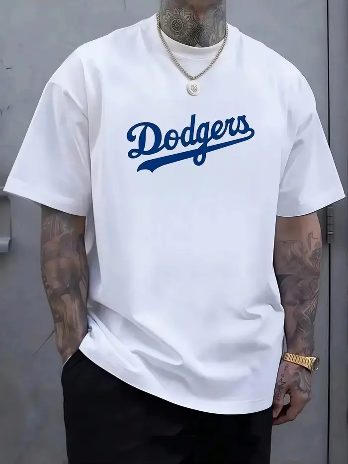 T-shirt pour homme 2026 avec emblème des Dodgers en lettres cursives bleu foncé, célébrant l'héritag