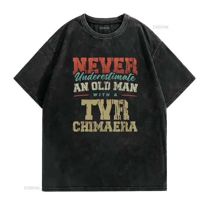 T-shirt drôle « N'underestimatez jamais un vieil homme avec une TVR Chimaera »