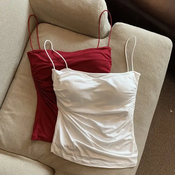 Haut court noir moulant à bretelles spaghetti pour femmes