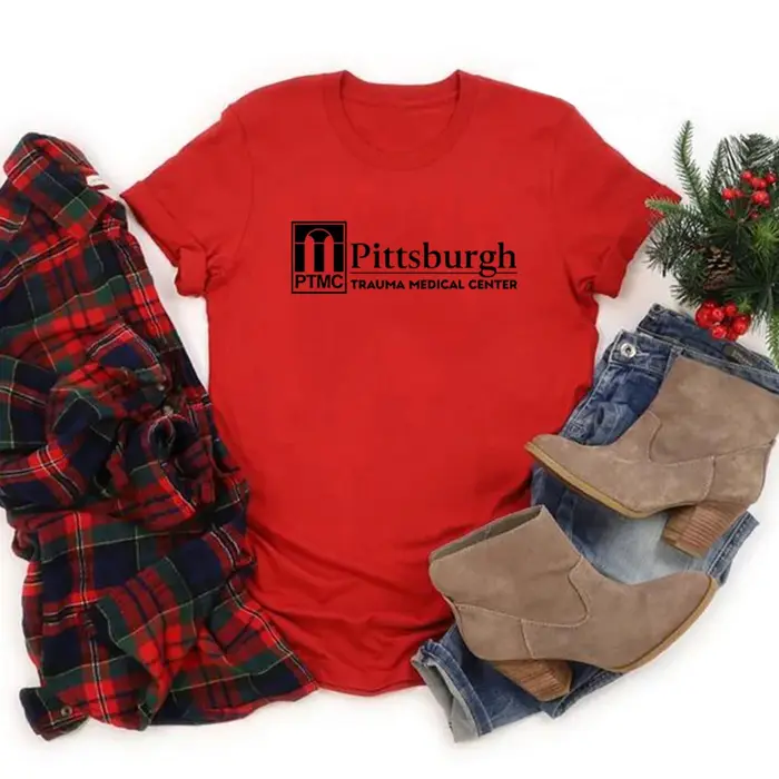 T-shirt unisexe à manches courtes avec image du centre médical de traumatologie de Pittsburgh