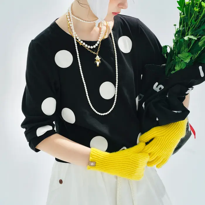 Haut noir à manches longues pour femmes avec grand t-shirt à la mode décontracté à pois blancs 25517