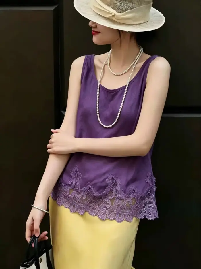 Débardeur élégant et féminin en satin de soie 100% avec dentelle