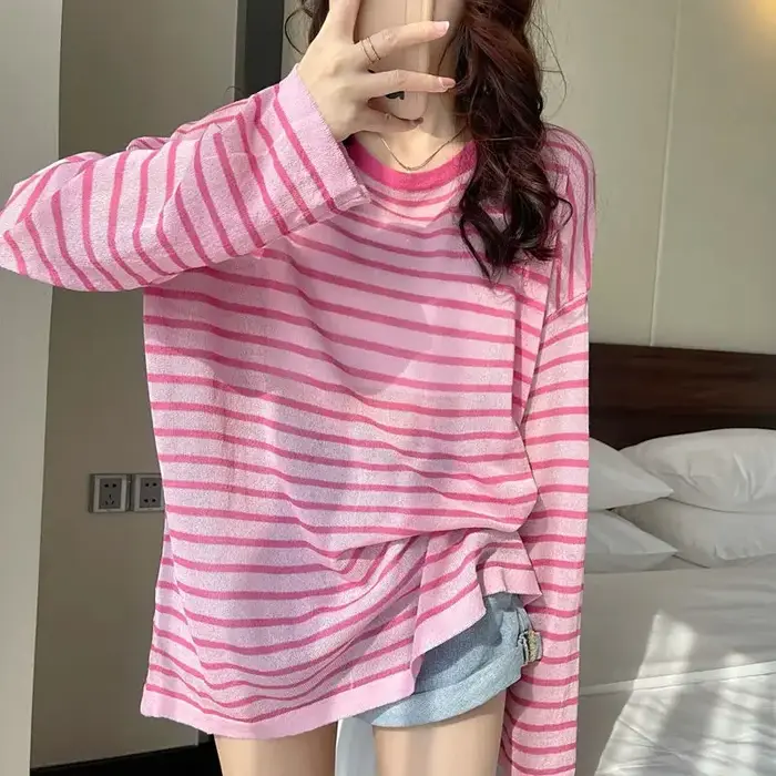 Nouveau 2025 doux crème solaire T-shirt femmes été mince coréen rayé à manches longues décontracté pull ample col rond hauts femme