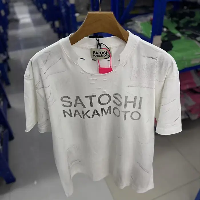 T-shirt unisexe en coton blanc délavé avec logo imprimé lettres classiques Satoshi Nakamoto