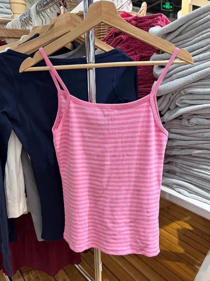 Débardeur rose rayé à quatre boutons pour femme