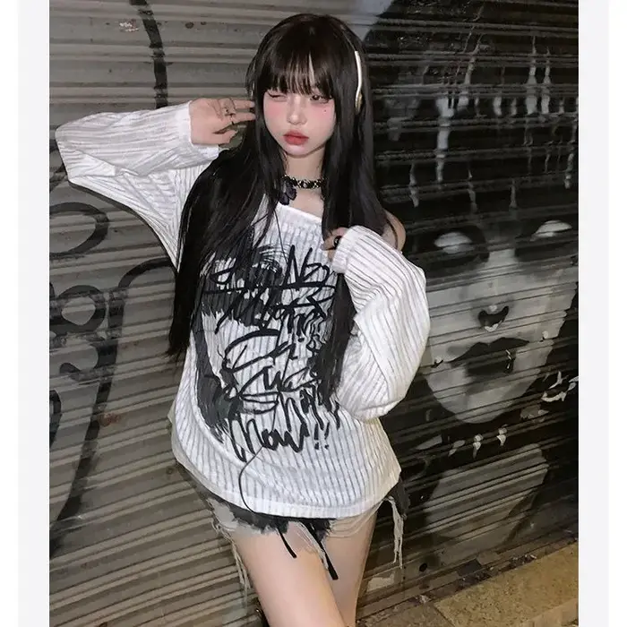 T-shirt surdimensionné femmes Graffiti imprimé épaules dénudées à manches longues T-shirts Y2k hauts 2025 Ropa Mujer