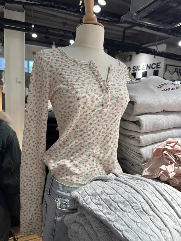 T-Shirt à manches longues gaufré à fleurs roses pour femmes