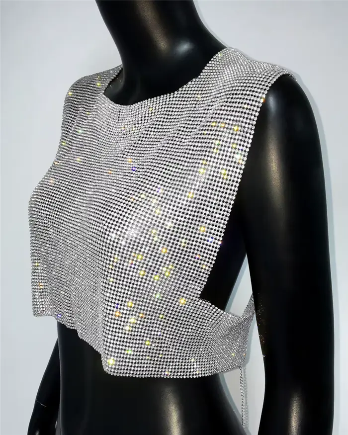 Haut court à paillettes et strass brillants