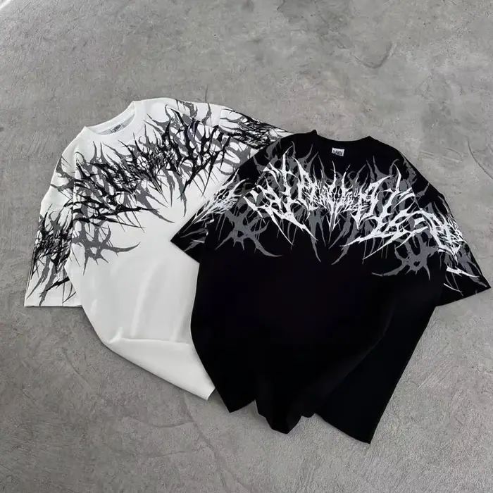 T-shirt Cyberpunk Gothique Imprimé Texture Épineuse Audacieuse en Coton Pur – Style Urbain Confortable pour le Streetwear