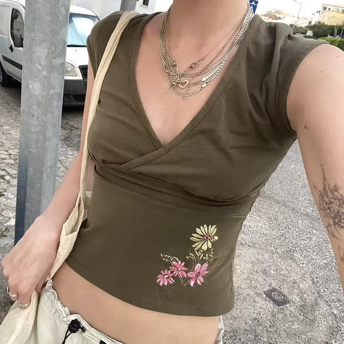 SUCHCUTE rétro Geen broderie florale col en V manches hauts Y2k femmes mince T-shirt Chic Streetwear