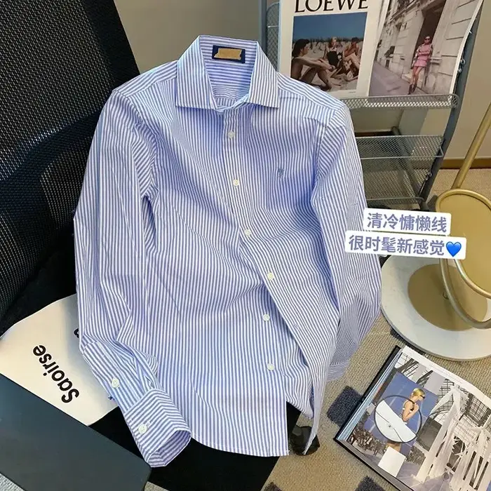 Chemise rayée à col polo pour femme