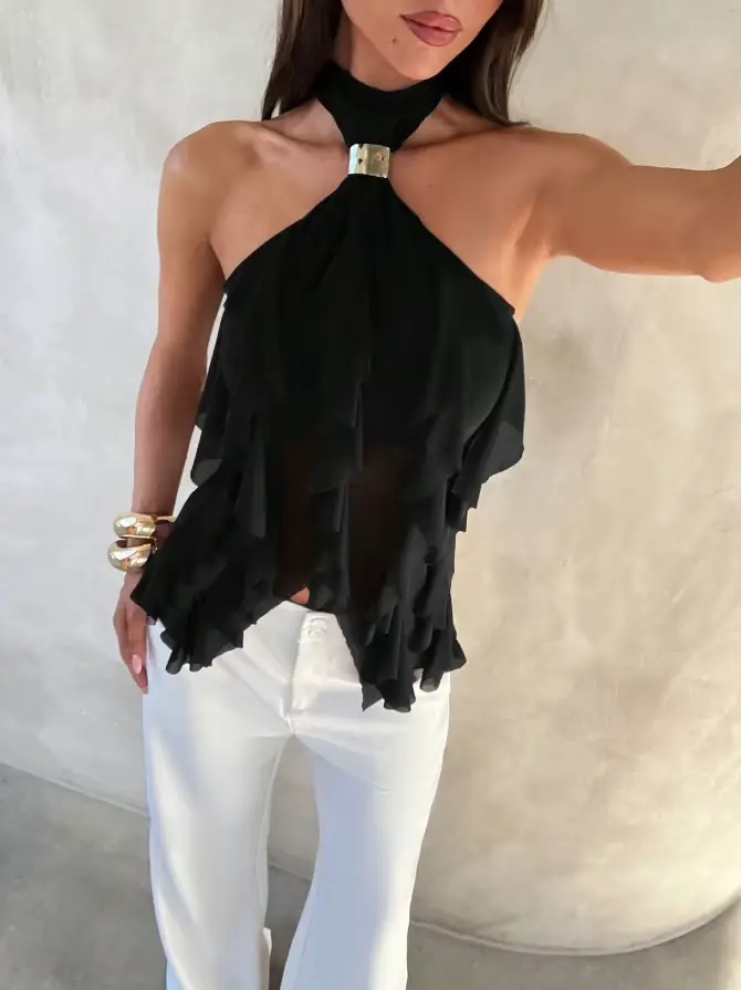 Rehaussez votre style avec nos tops chic à bretelles en noir