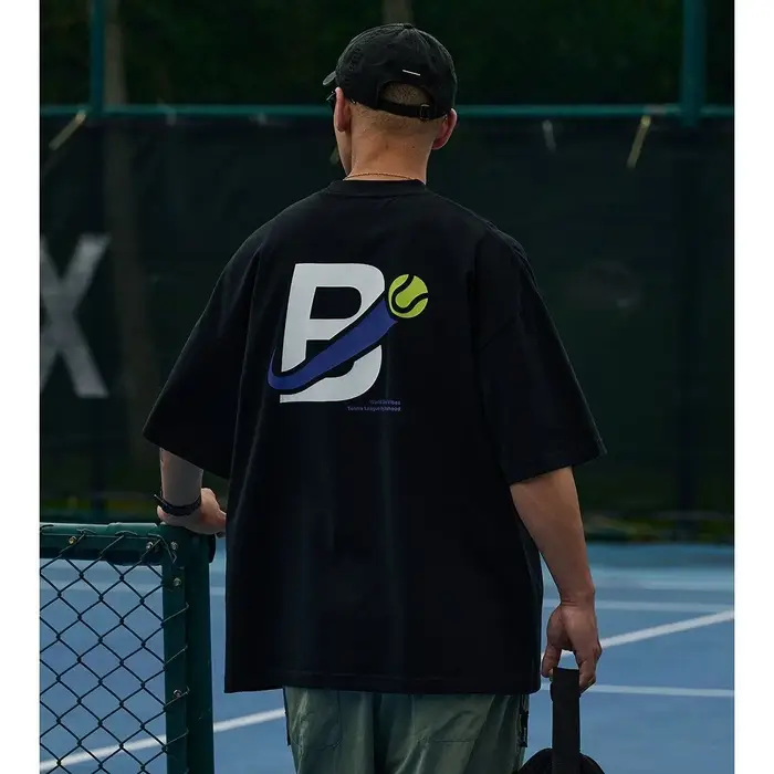 T-shirt graphique tennis lettre B pour homme