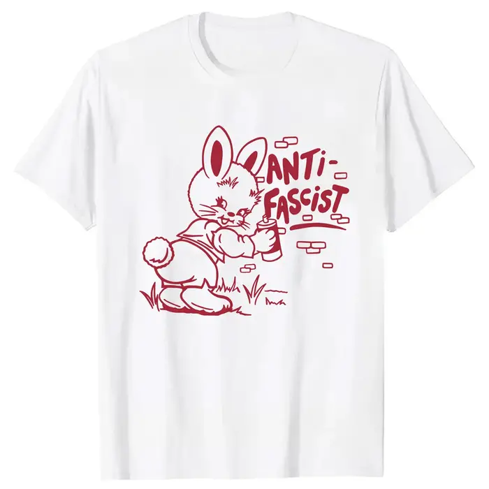 T-shirt graphique anti-fasciste pour femmes, imprimé lapin amusant, manches courtes, t-shirts mignon