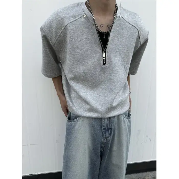 T-shirt gris à manches courtes pour hommes, design lourd à demi-fermeture éclair, rembourré sur les 