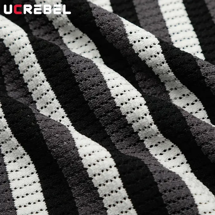 Cardigan tricoté rayé épissé pour hommes