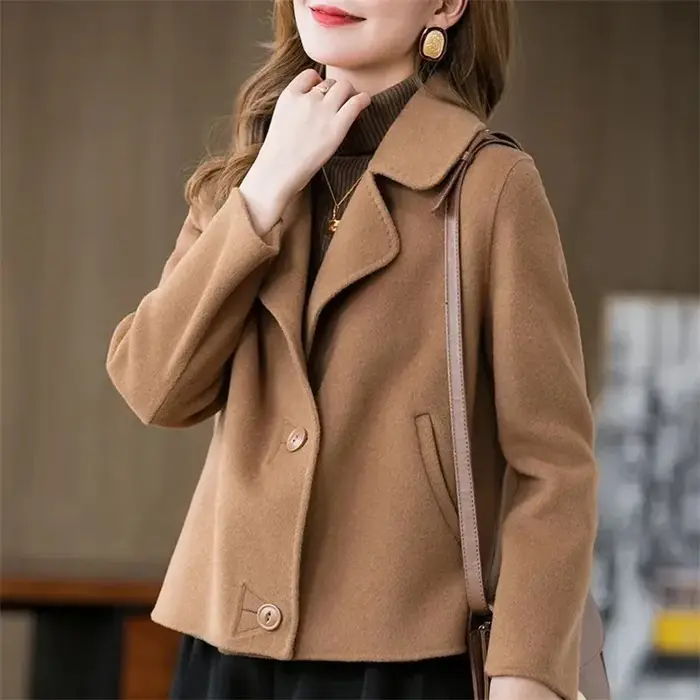 Manteau court en laine double face pour femme