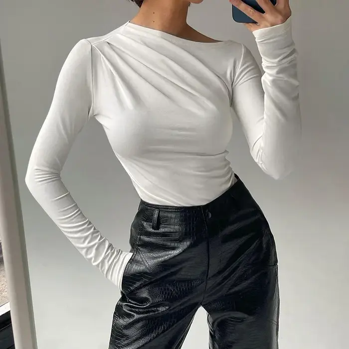 T-shirt basique à manches longues pour femmes, haut court, col oblique, monochromatique, streetwear 
