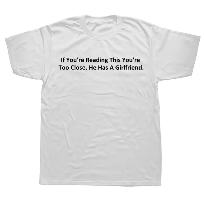 T-shirt unisexe en coton doux, cadeau de petit ami de couple, si vous lisez ceci, vous êtes trop proche, il a une petite amie, Y-100%