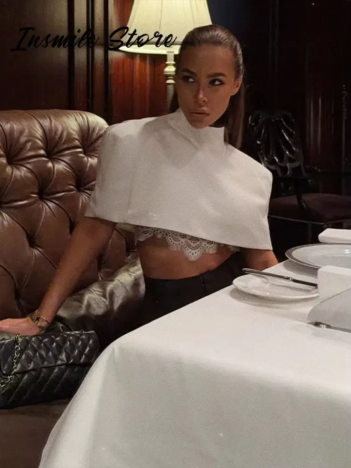 Haut court élégant pour femme