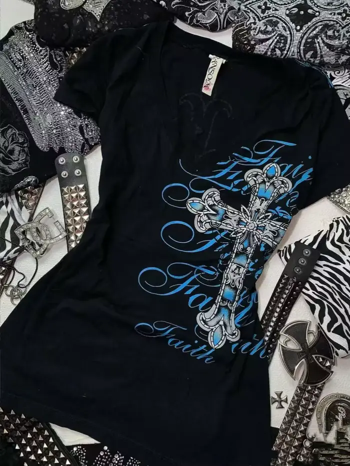 Rock gothique Streetwear lettre croix graphique t-shirts Gyaru 2000s vêtements haut Harajuku femmes col en v