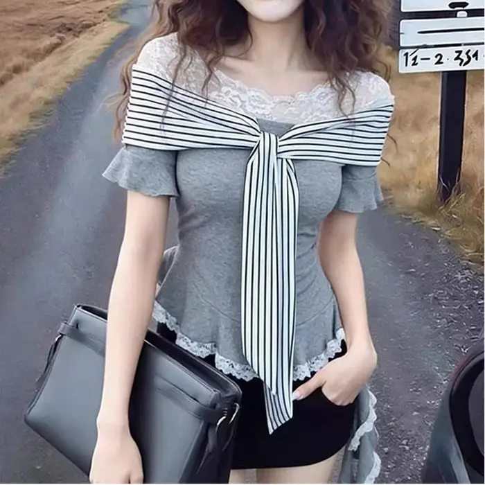T-shirts tendance pour femmes, coupe slim, à manches courtes, avec patchwork de dentelle et rayures 