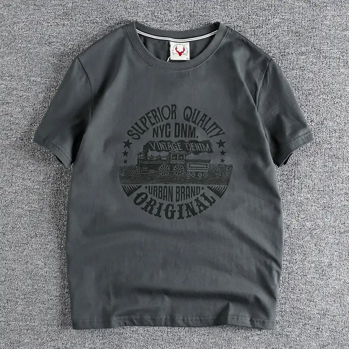 T-shirt à manches courtes pour hommes avec motif train emblématique