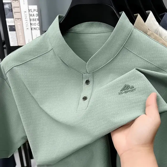T-shirt Henley à col montant pour homme avec logo sportif