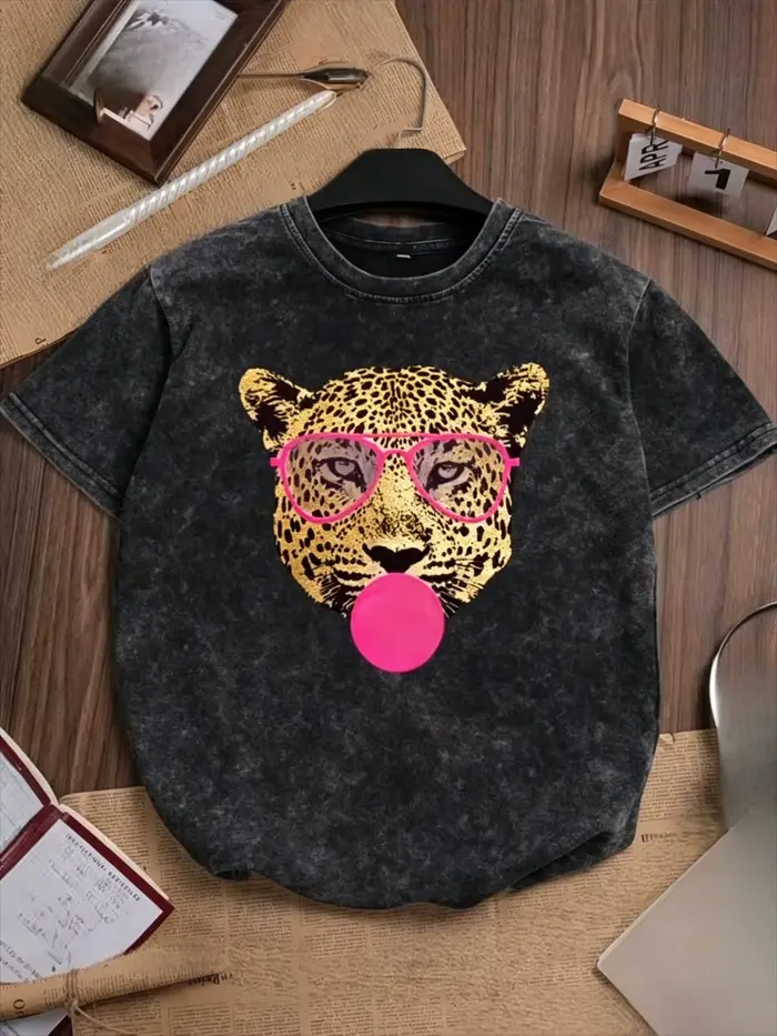 T-shirt cool à tête de léopard avec motif chewing-gum et lunettes roses, haut décontracté à col rond