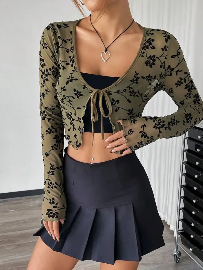 Haut court en maille à manches longues, imprimé floral floqué, à nouer devant