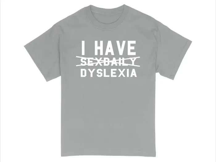 T-shirt amusant pour la sensibilisation à la dyslexie, T-shirt humoristique avec jeu de mots graphiques, T-shirt graphique vintage, T-shirt streetwear à manches courtes pour femme.