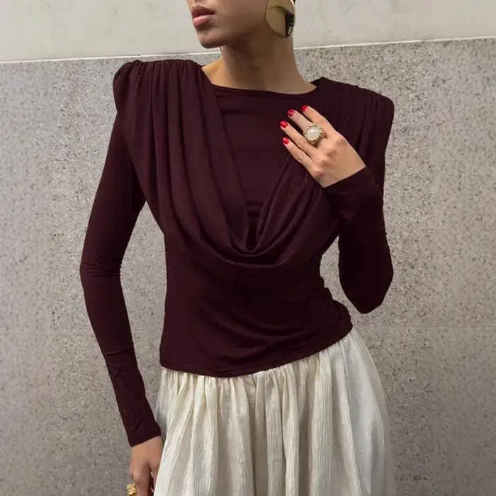 Haut élégant à col drapé pour femme